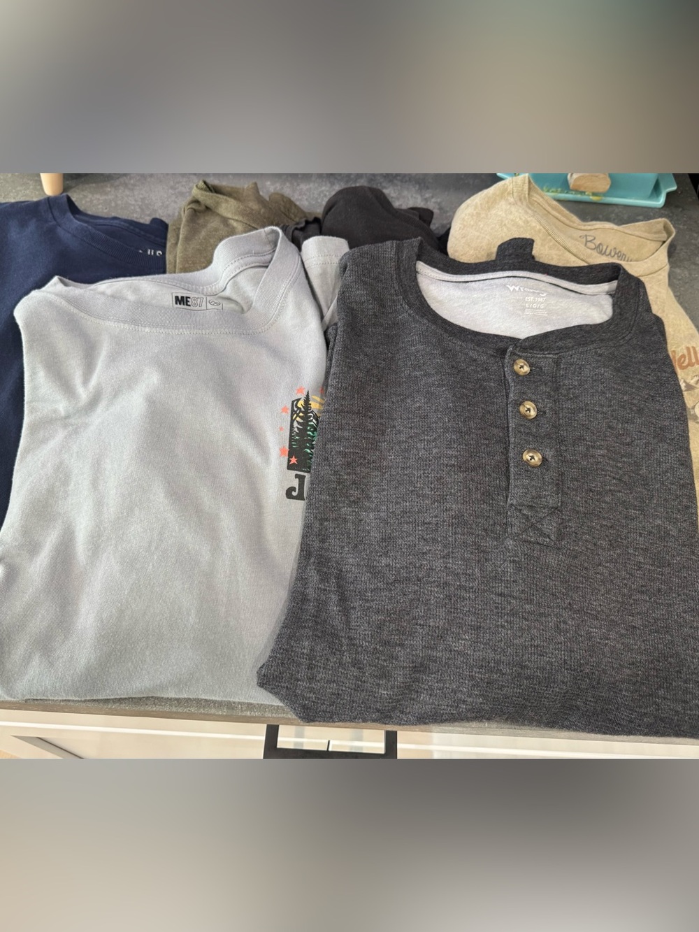 6 men’s shirts gently used and good condition all size large